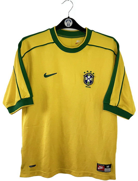 Maillot de foot vintage domicile jaune du brésil 1998. On peut retrouver l'équipementier Nike. Il s'agit d'un maillot authentique d'époque.