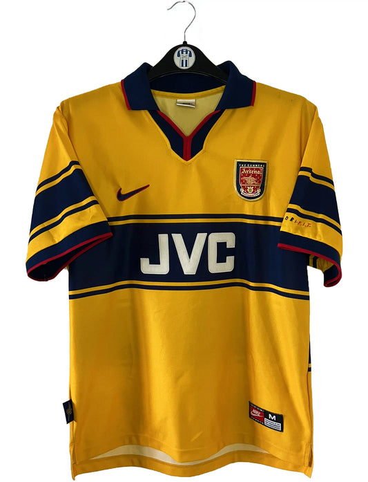 Maillot de foot vintage extérieur jaune d'arsenal de la saison 1997/1999. On peut retrouver l'équipementier Nike et le sponsor JVC. Il s'agit d'un maillot authentique d'époque.