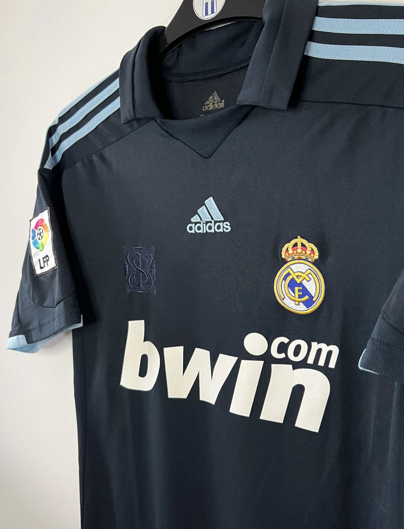 Maillot foot authentique retro et vintage - Real Madrid extérieur #8 Kaka 2009/2010 (S)