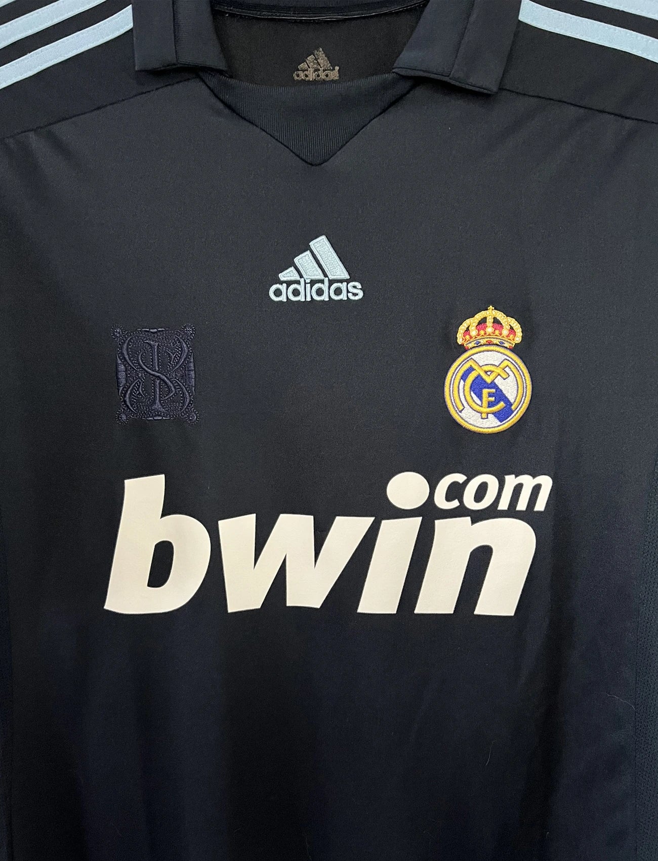 Maillot foot authentique retro et vintage - Real Madrid extérieur #8 Kaka 2009/2010 (S)